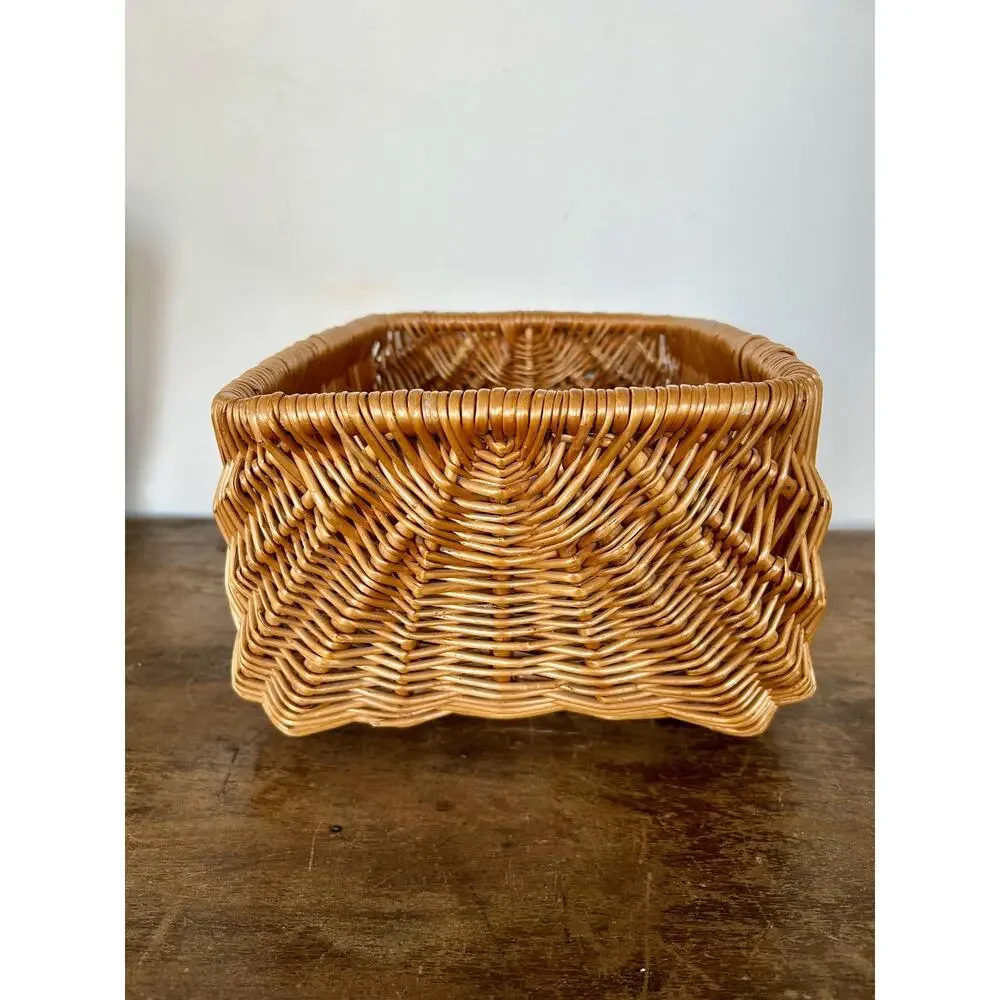 Vintage buttocks basket