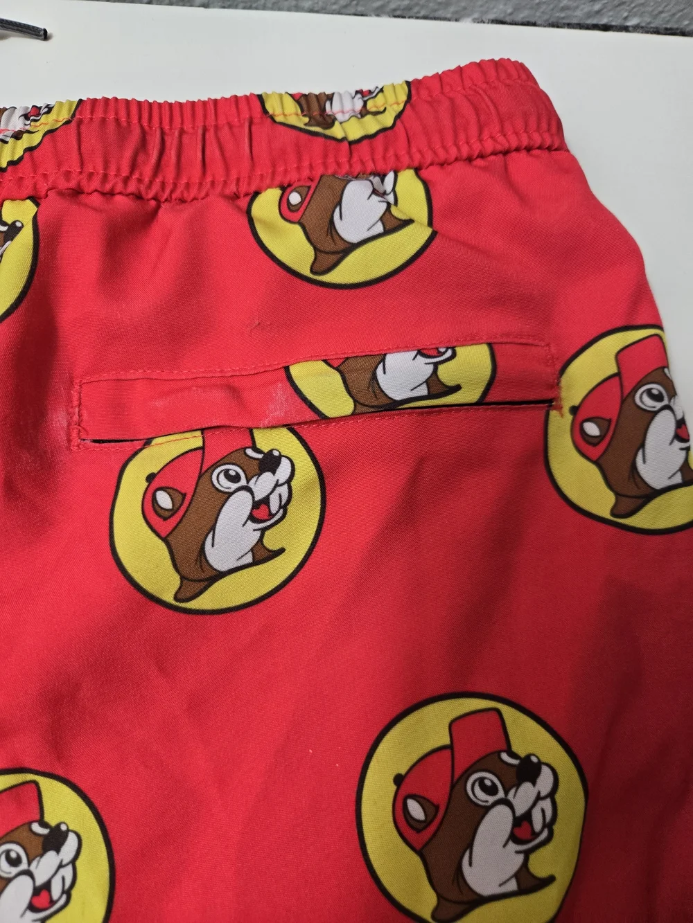 BUC-EES bright red