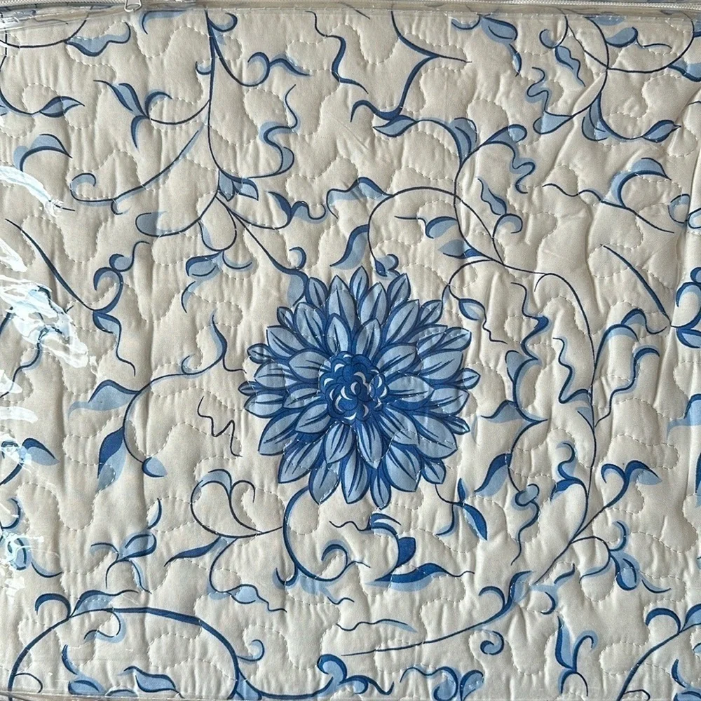 Hotel at home Queen 3pc Quilt set Blue floral print