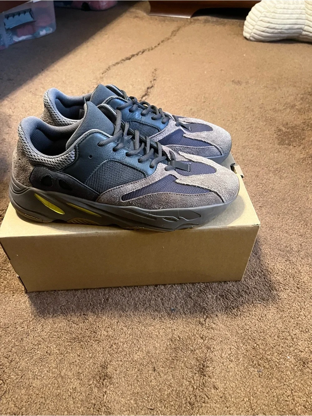 2018 Adidas Yeezy boost 700 “Mauve”