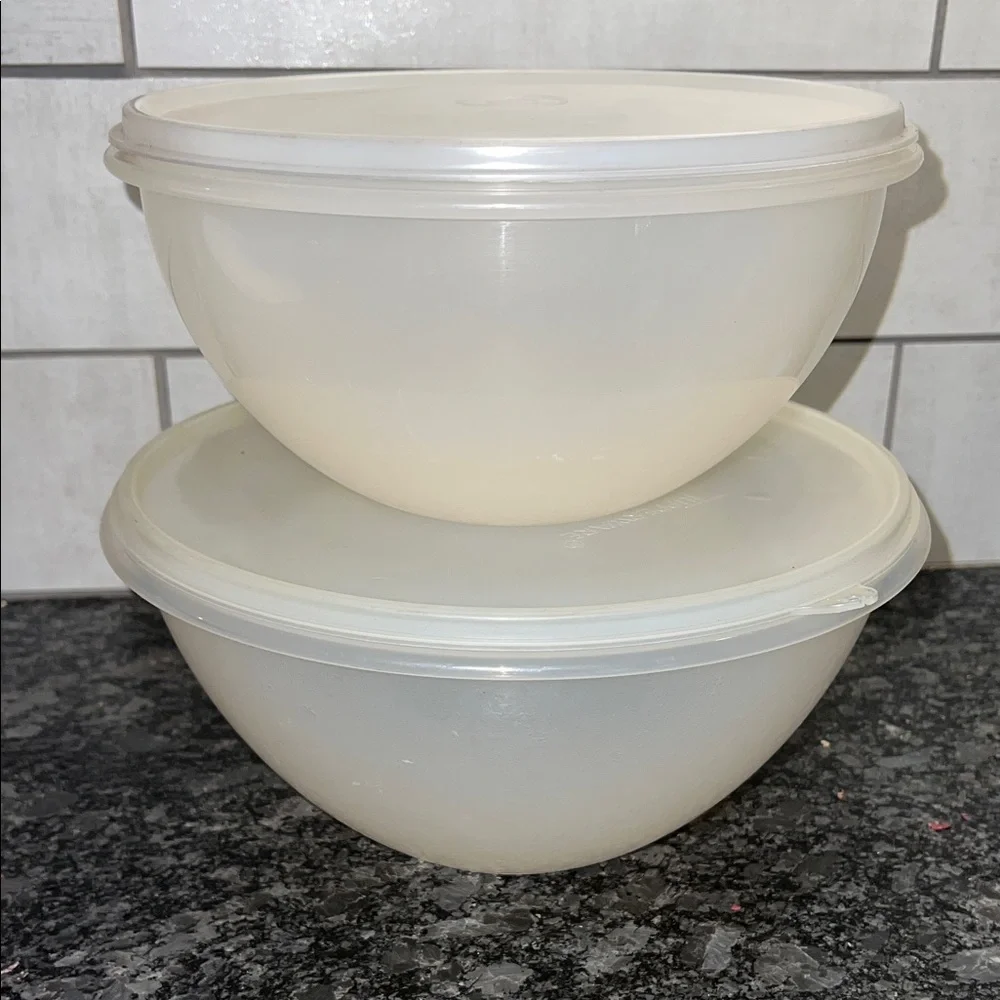Vintage Tupperware Wonderlier White Plastic Mixing Bowl Set. Very good condition