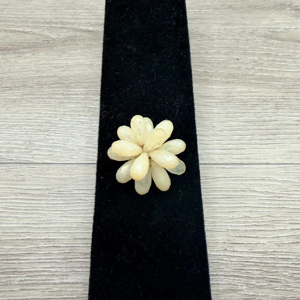 Elegant Cream‎ Floral Brooch