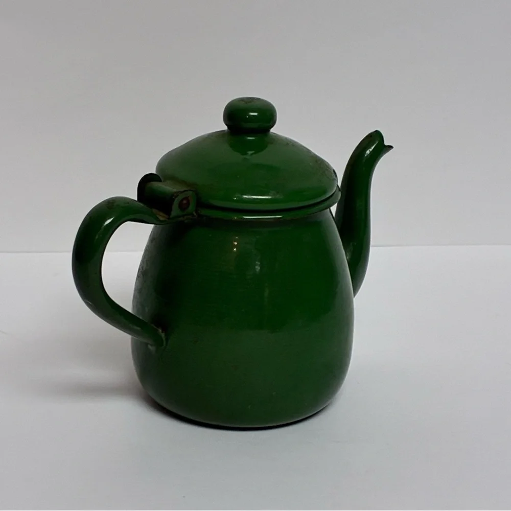 Teapot 4in X 5.5in Green Metal Hinged Vintage