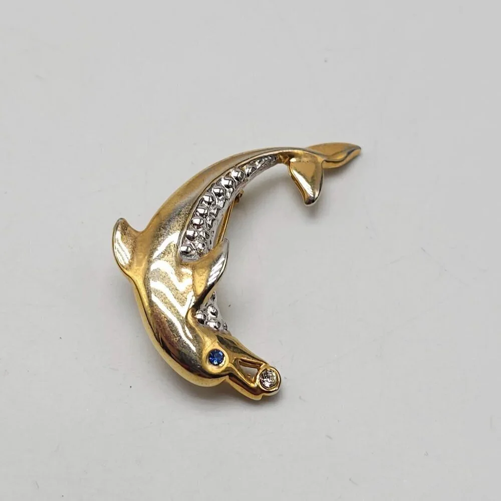 Estate this dolphin