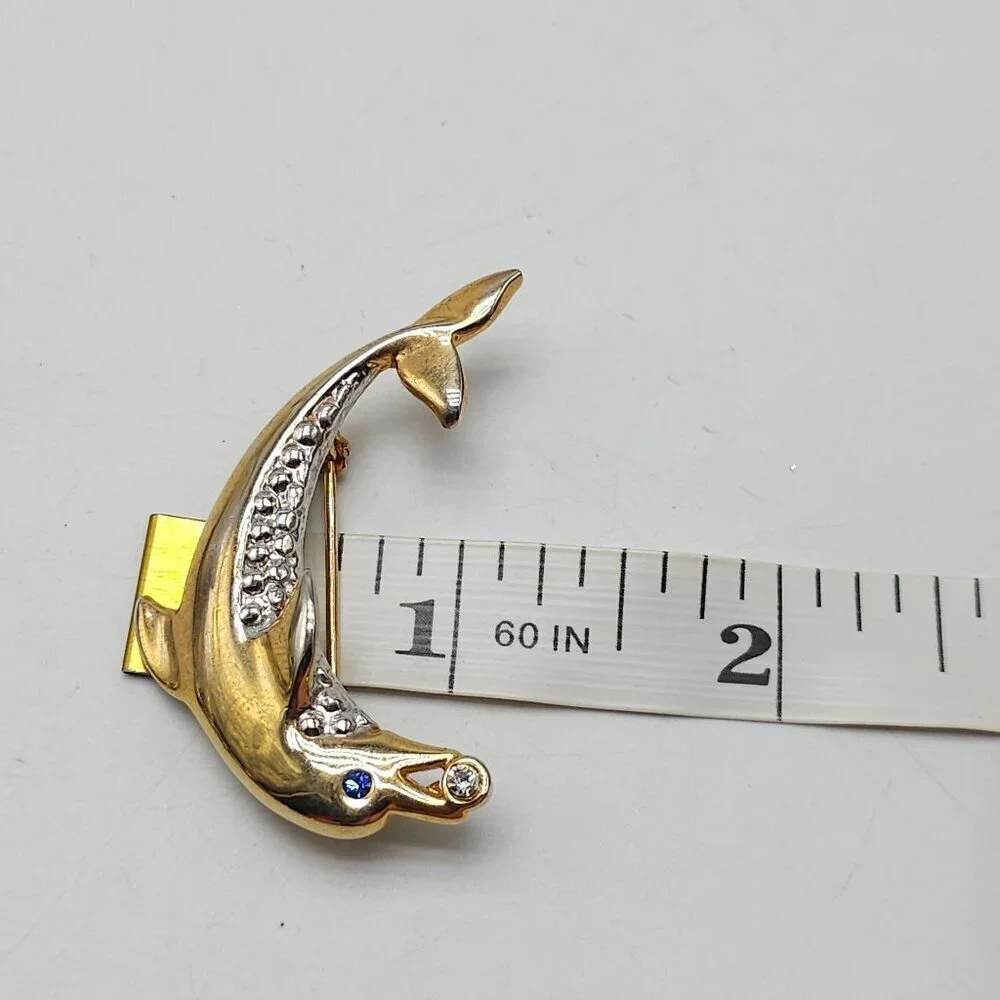 Estate this dolphin