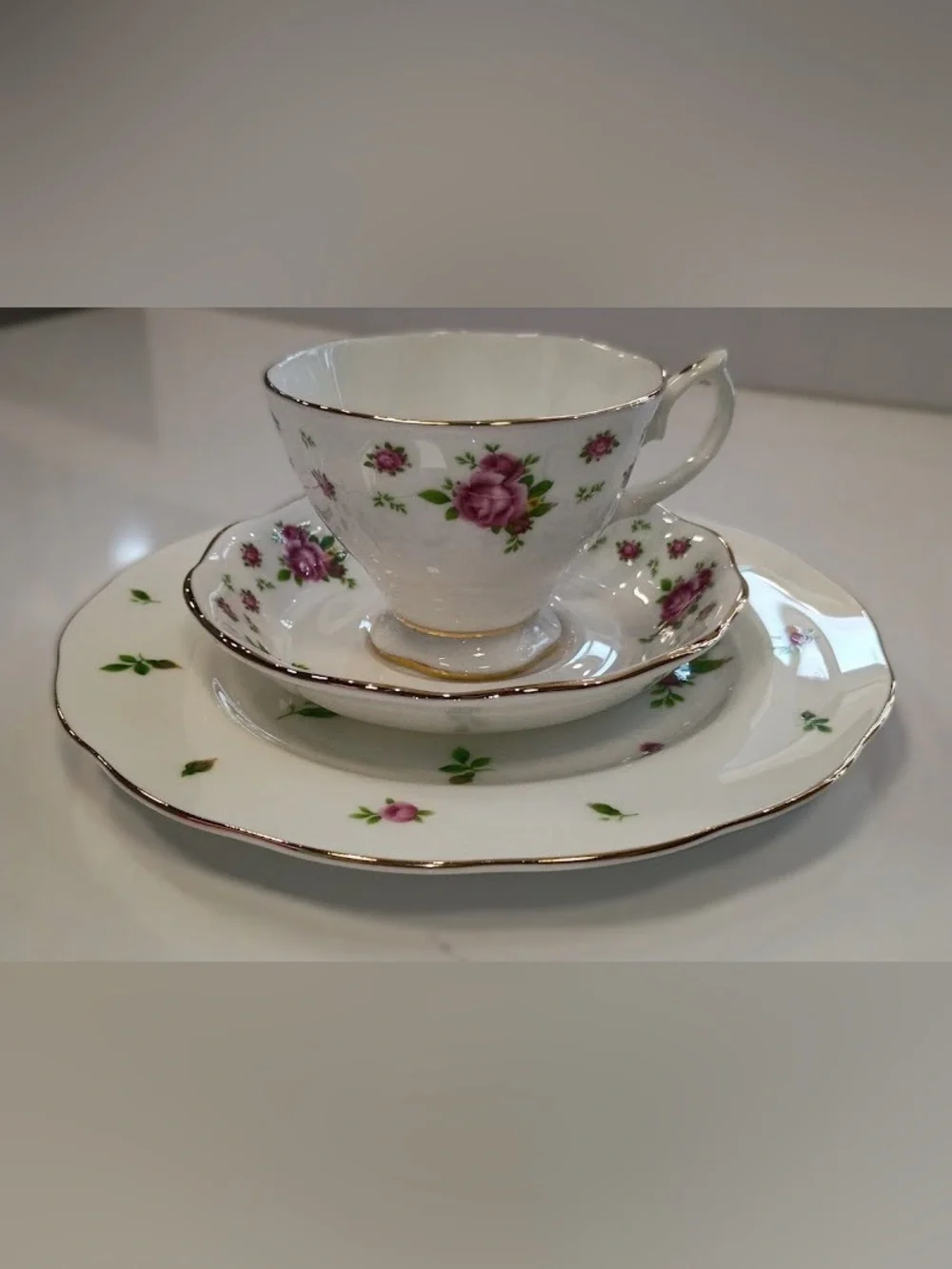 Royal Albert New Country Roses White 3-Piece Set (Teacup, Saucer, Plate 8