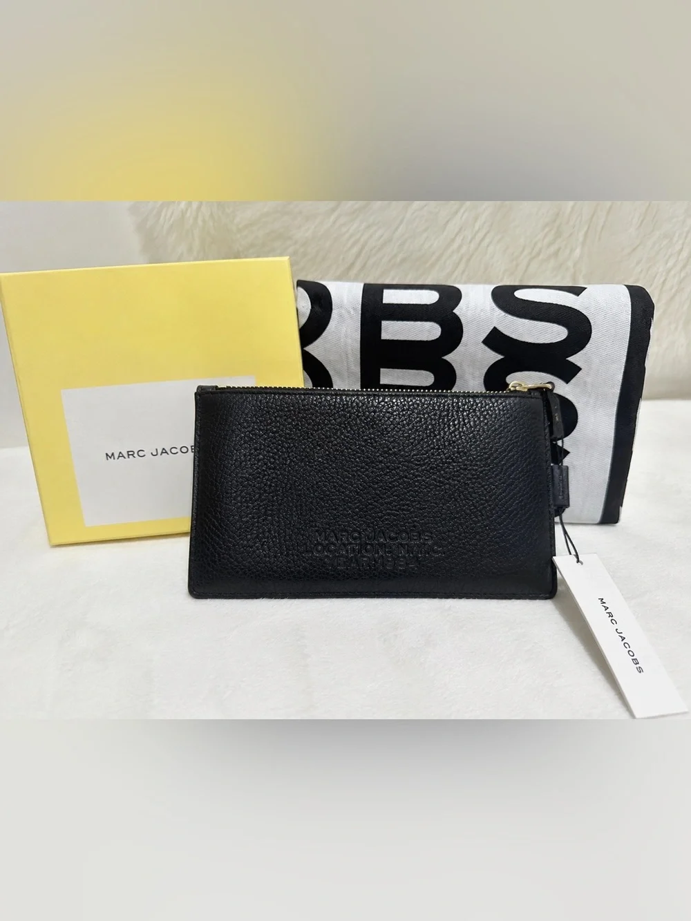 Marc Jacobs compact marc