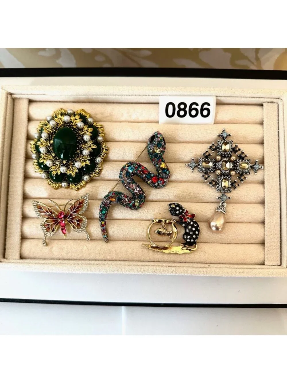N/A shows pieces collection
