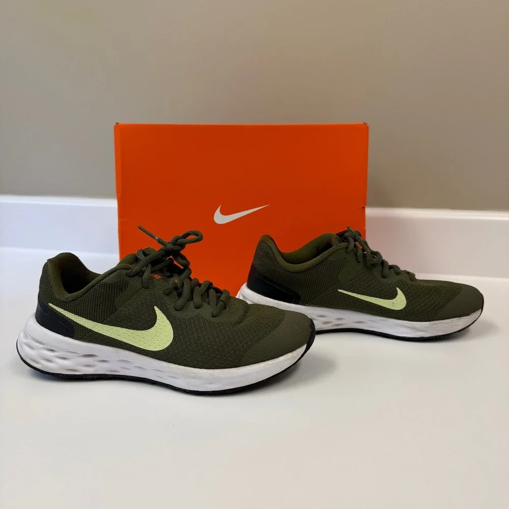 Nike lightweight outdoor can