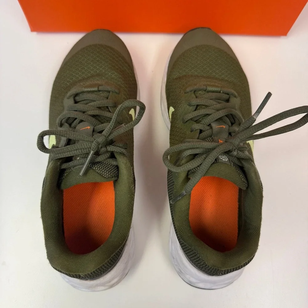 Nike day shoes