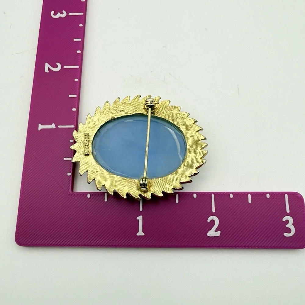 Dodds cameo brooch