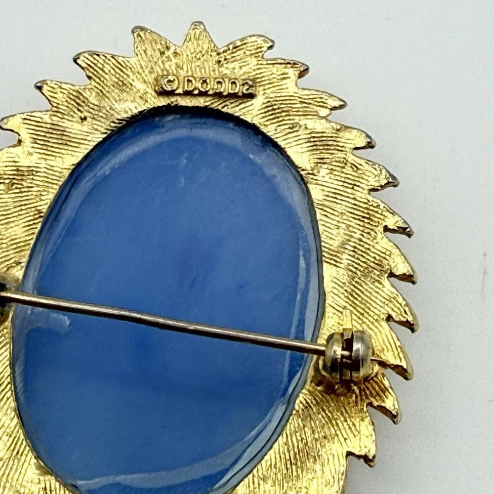 Dodds cameo brooch