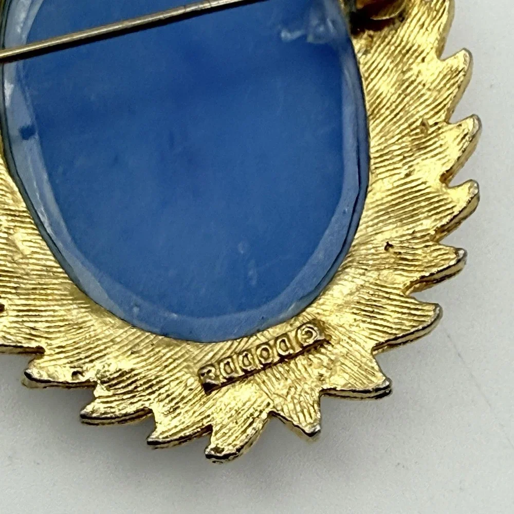 Dodds cameo brooch