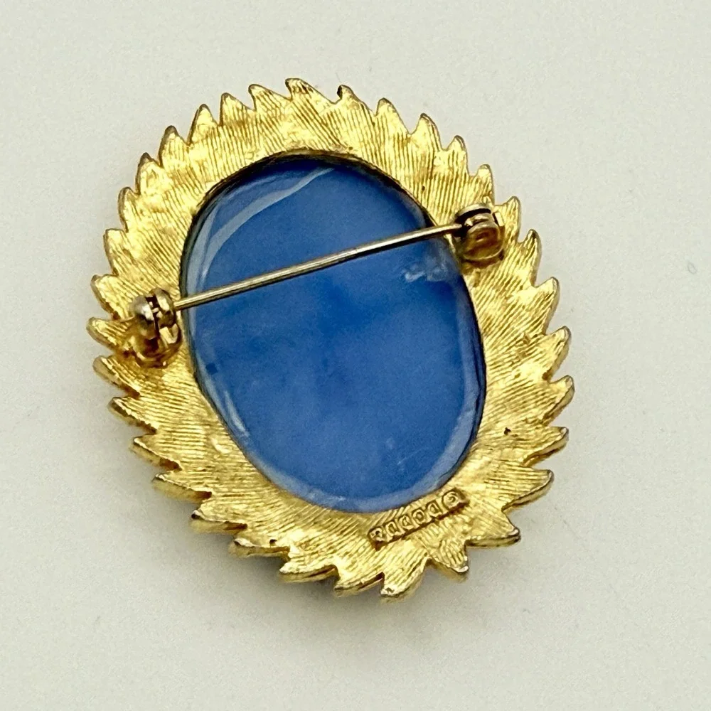 Dodds cameo brooch