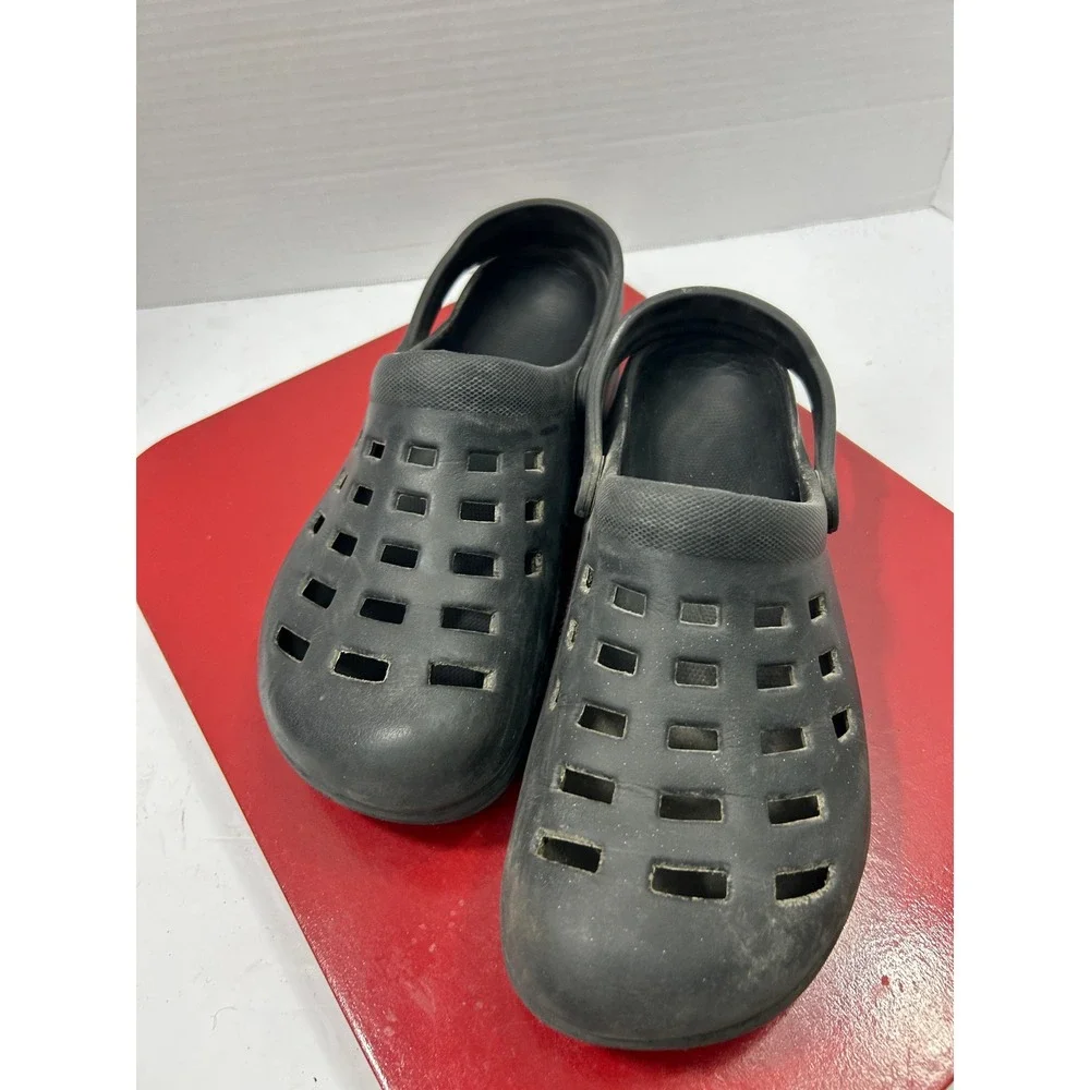 Airwalk clogs provide