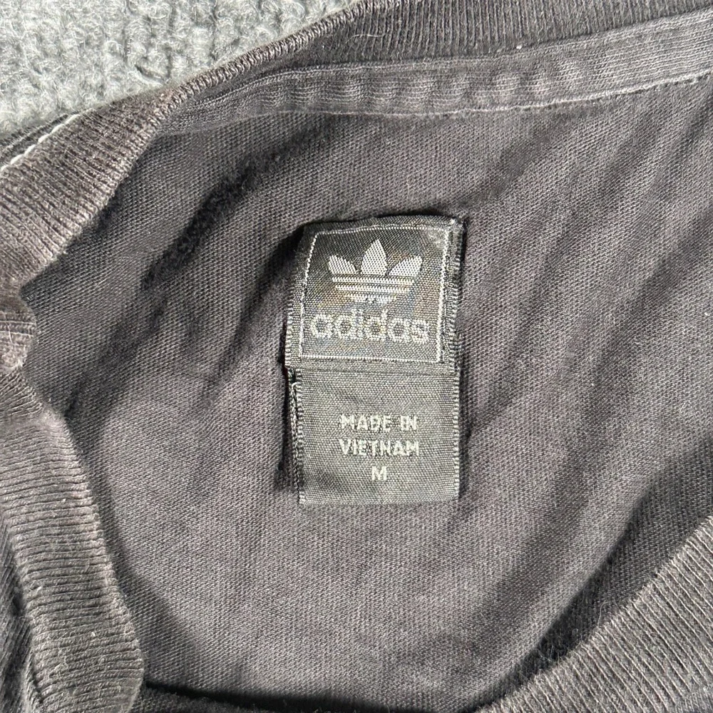 adidas trefoil graphic
