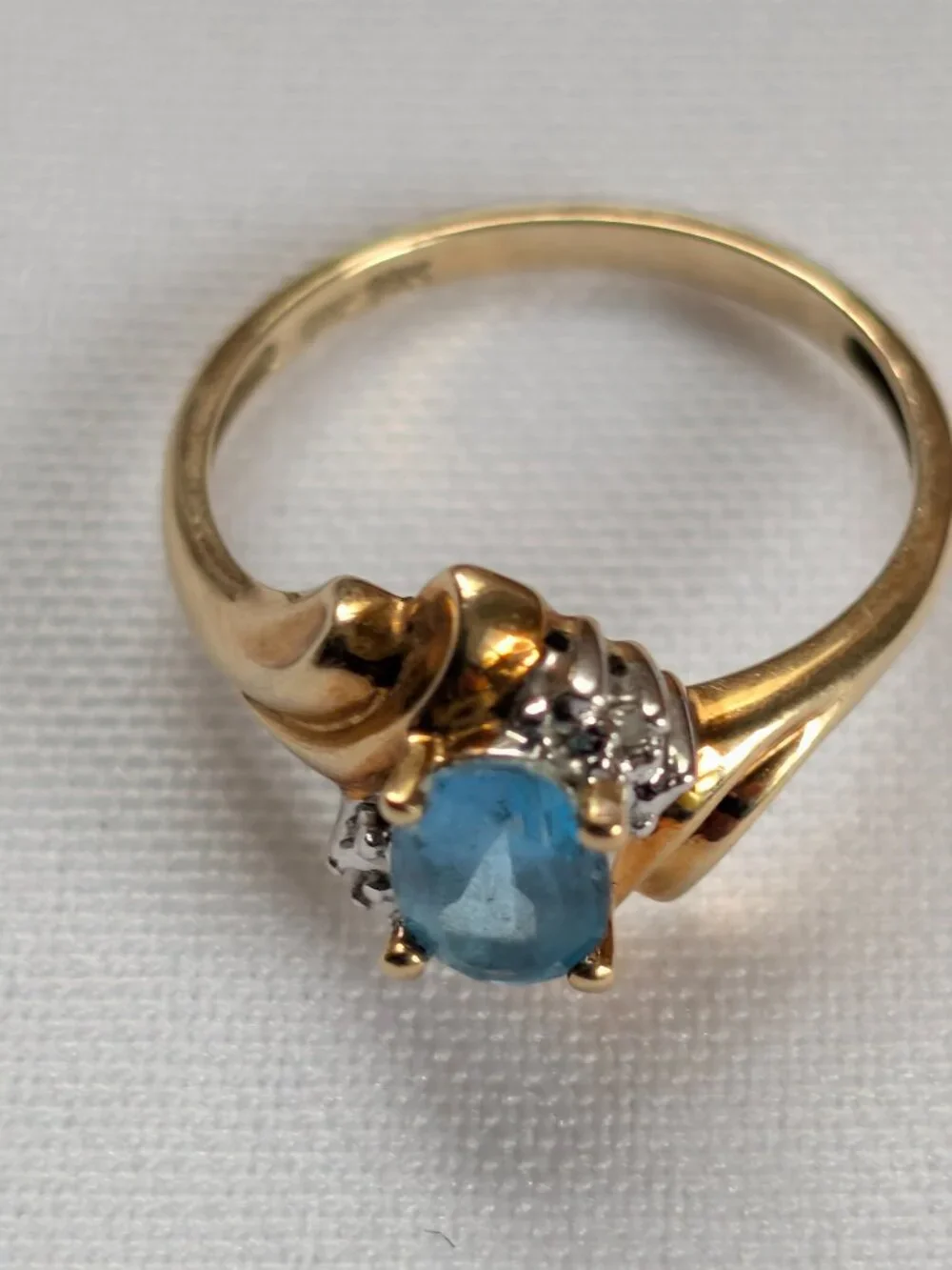 10K Solid Gold  Blue Topaz Diamond Ring- 2.12 g Size 6.75
