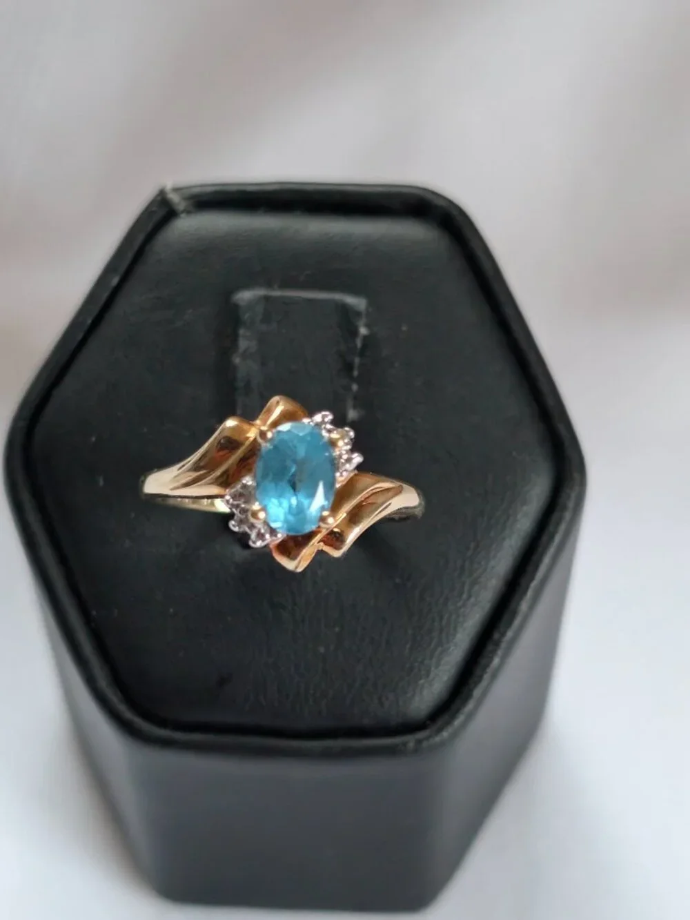 10K Solid Gold  Blue Topaz Diamond Ring- 2.12 g Size 6.75