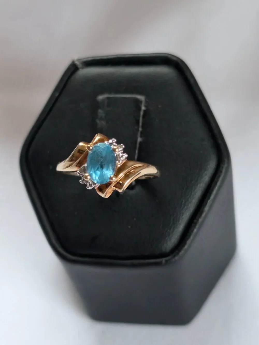 10K Solid Gold  Blue Topaz Diamond Ring- 2.12 g Size 6.75