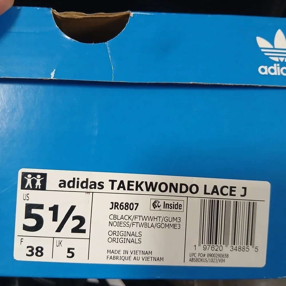 adidas classic sneakers
