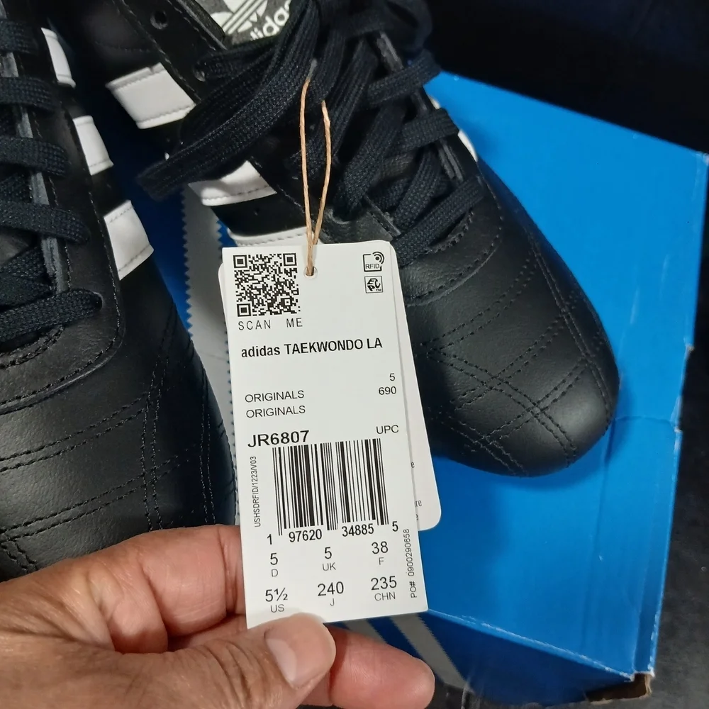 adidas classic sneakers