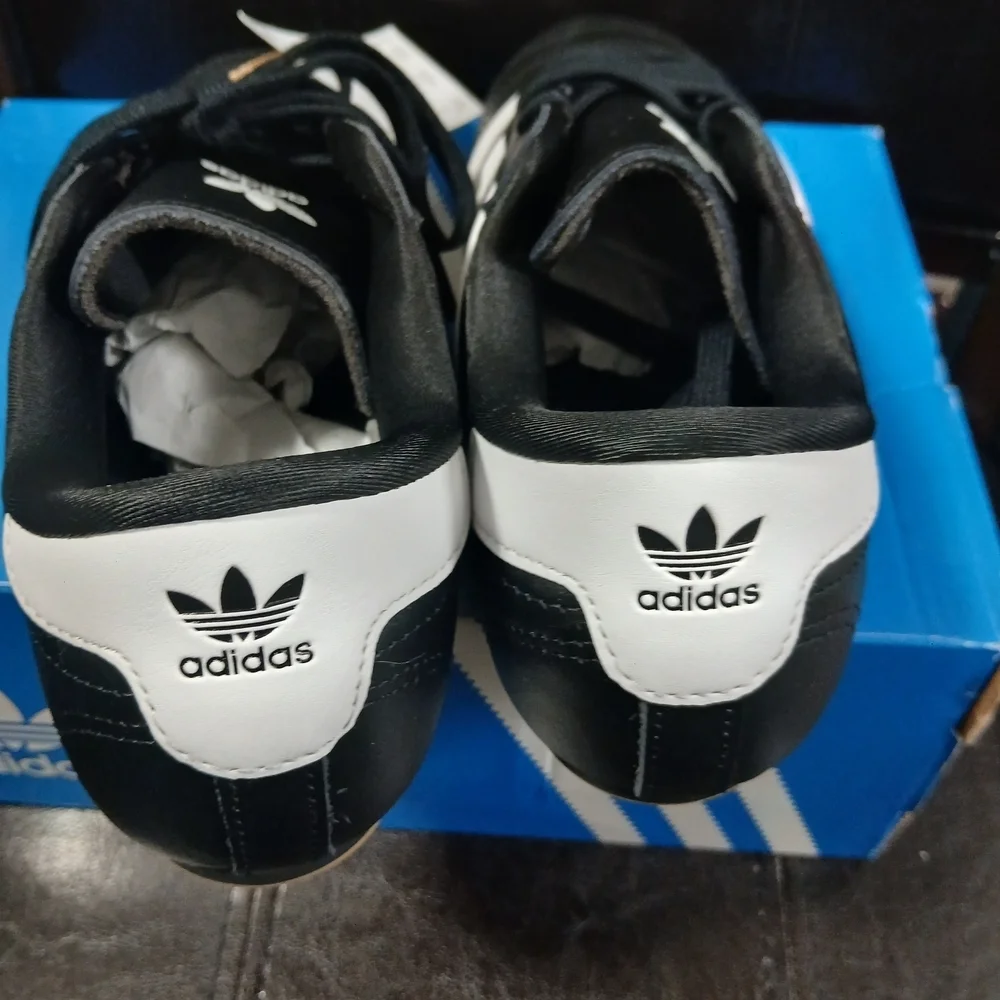 adidas classic sneakers