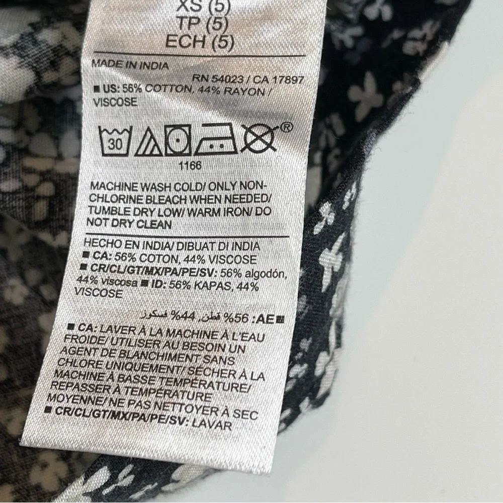 Old Navy swing tags pockets