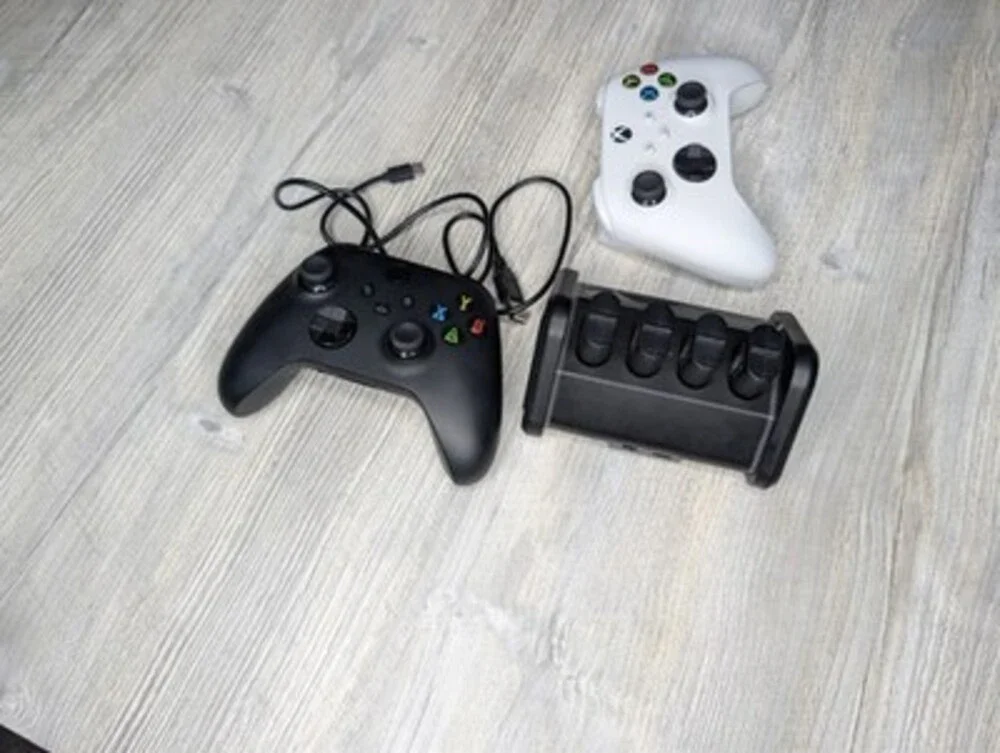Microsoft Xbox Series S Rechargeable Batteries and Charger 2 Controllers