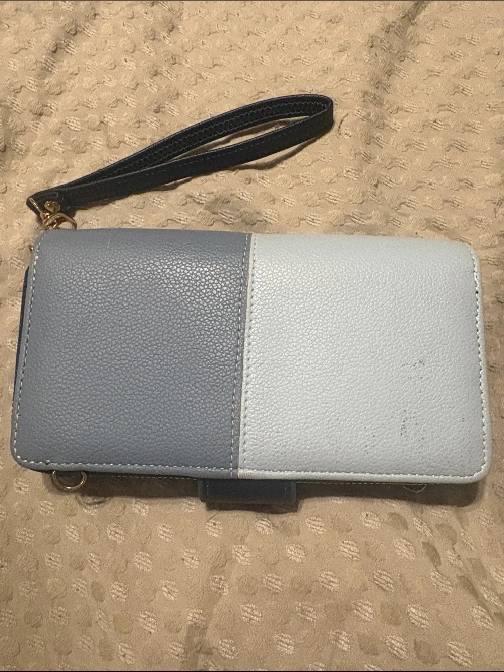 Gloria Vanderbilt colorblock wristlet