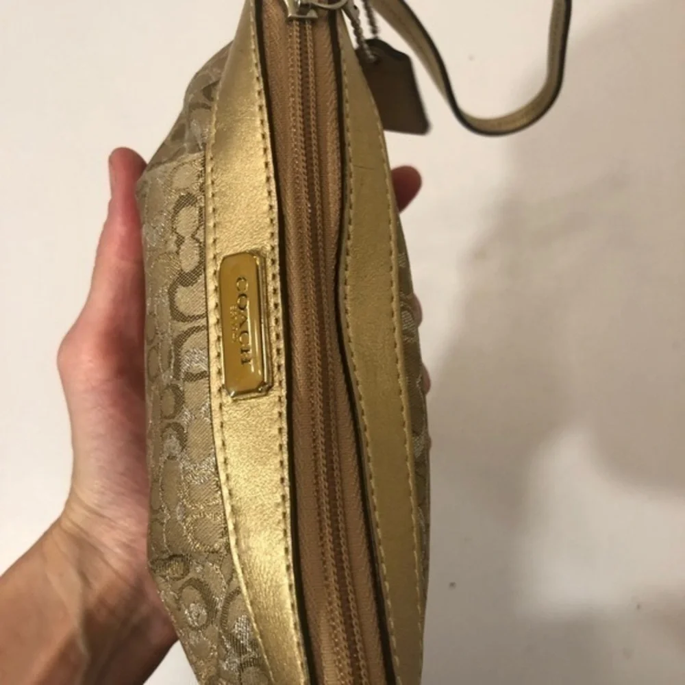 Coach very light