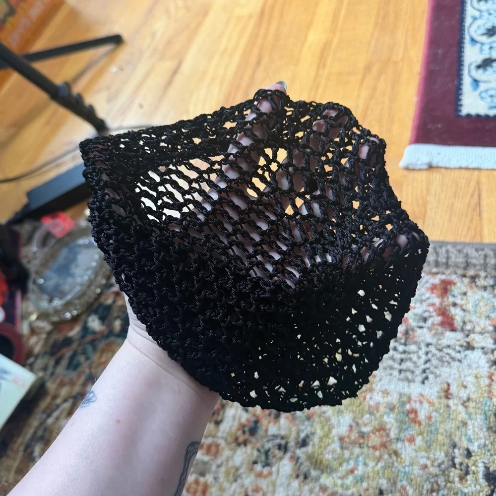 N/A black crochet