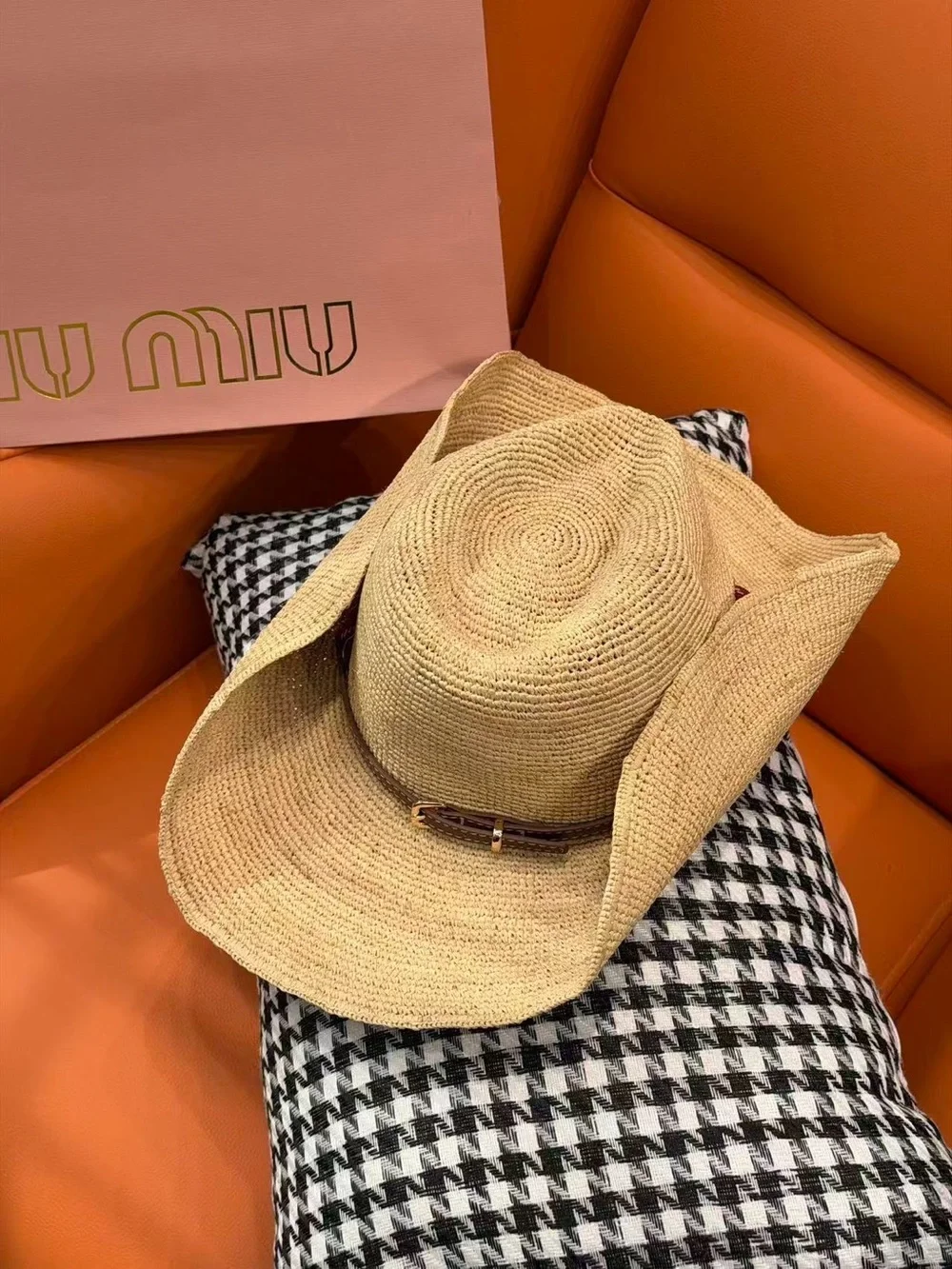 Miu   Miu  . . miu straw