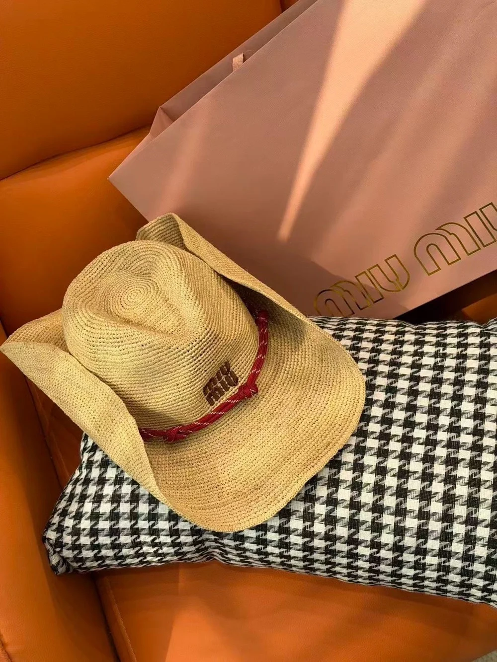 Miu   Miu  . . miu straw