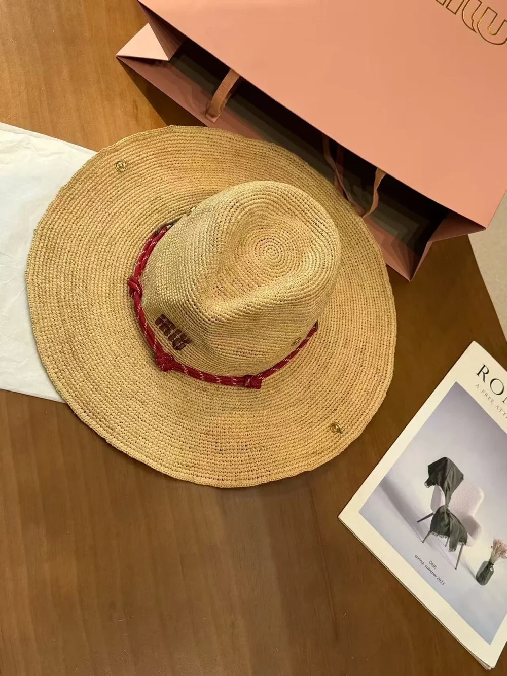 Miu   Miu  . . miu straw