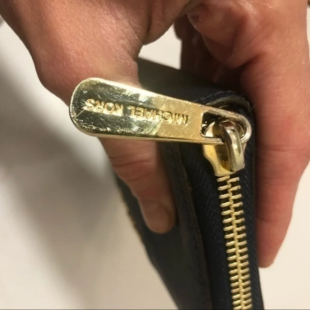 Michael Kors wear wrinkles