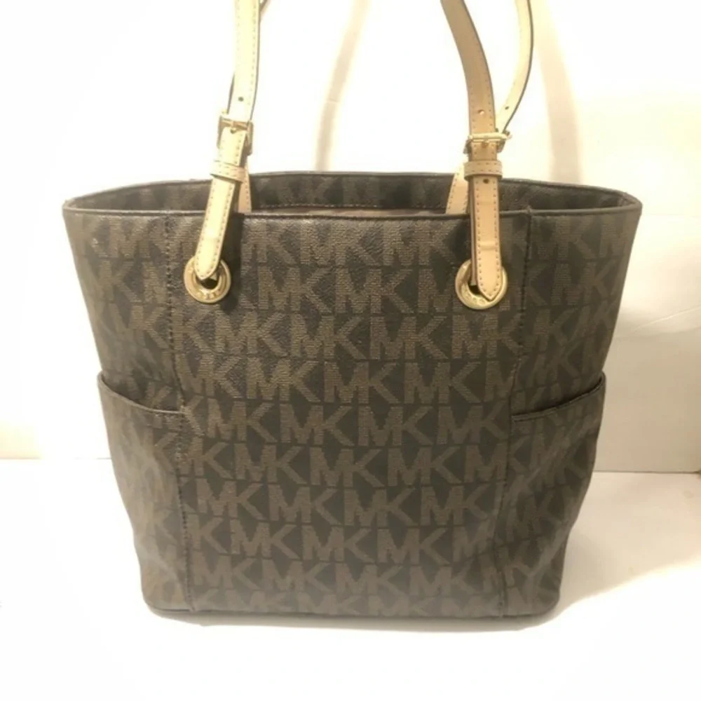 Michael Kors marks tiny straps
