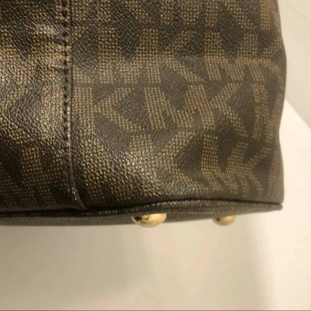 Michael Kors few marks straps
