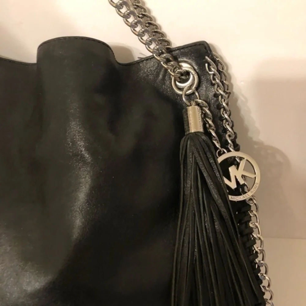 MICHAEL KORS CHELSEA Hangbag black leather chain