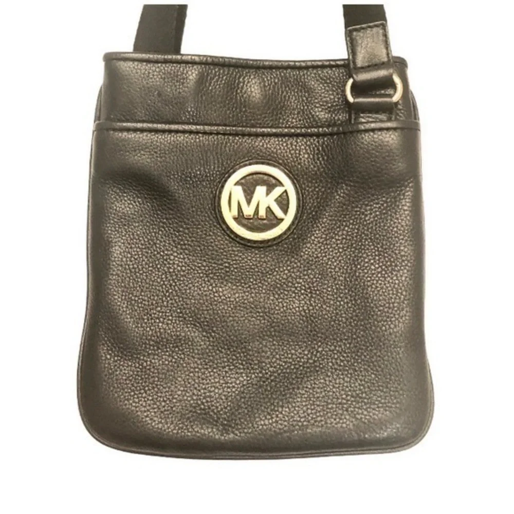 Michael kors black leather crossbody bag