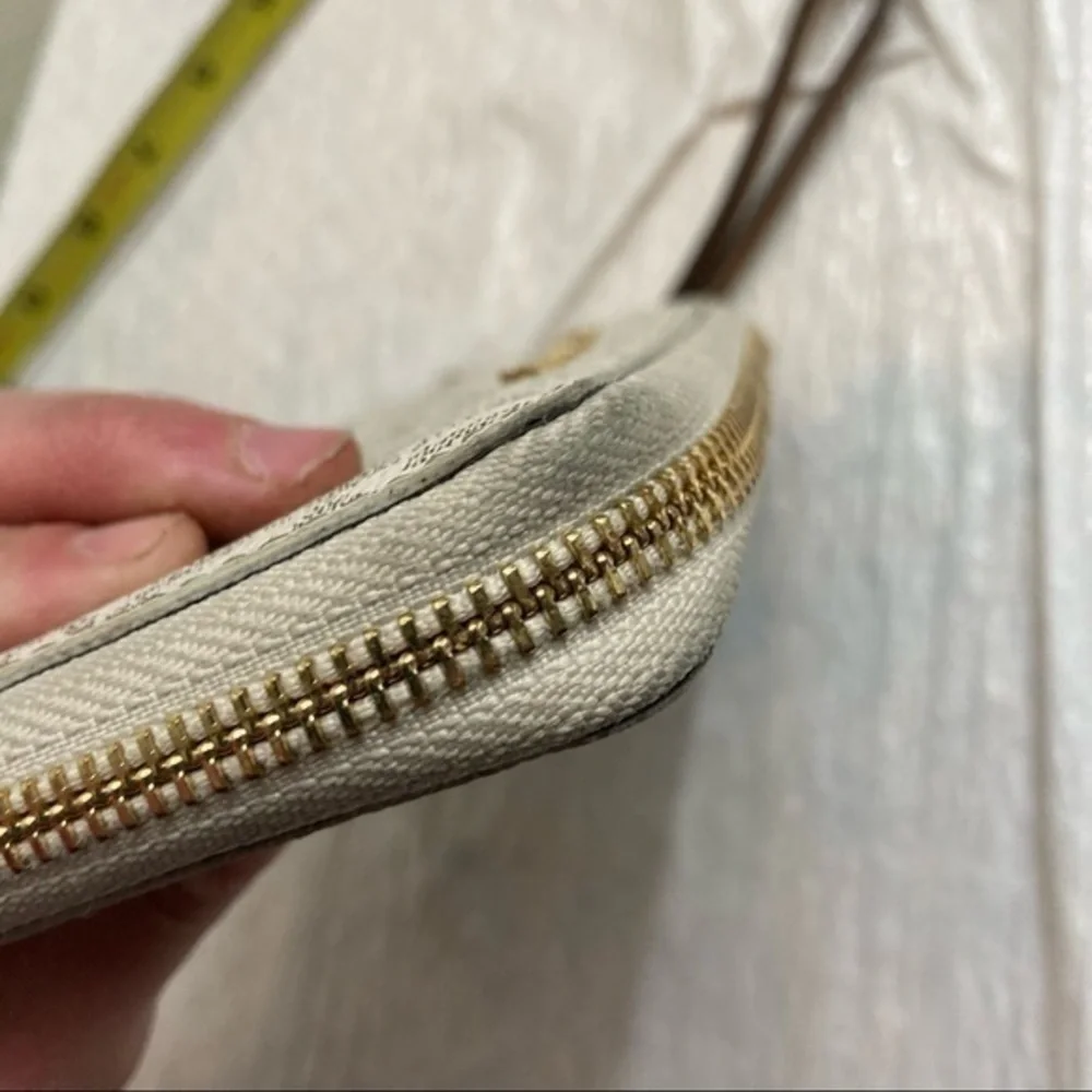 Michael kors white signature mk wristlet wallet clutch bag