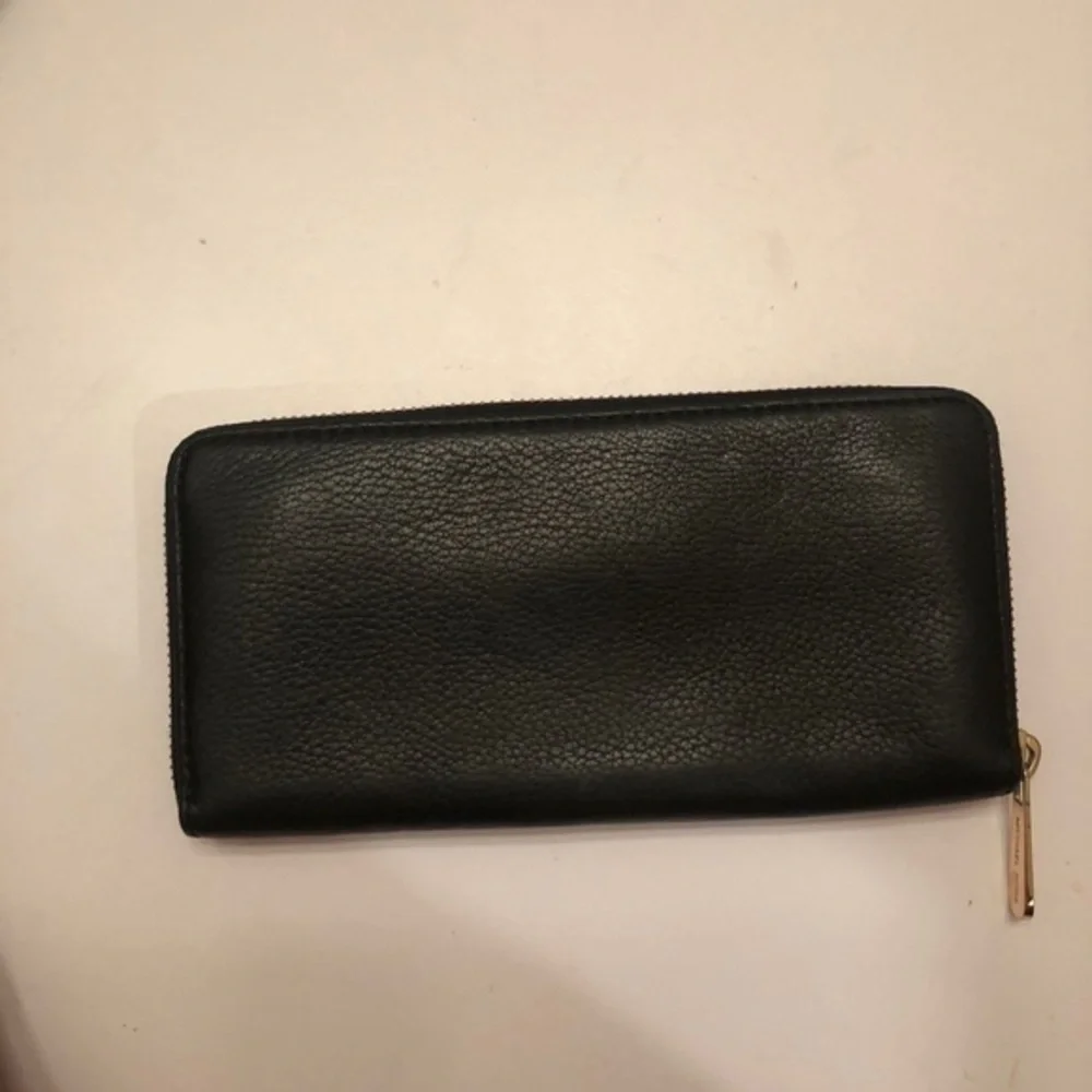 Michael kors black leather gold tone wallet