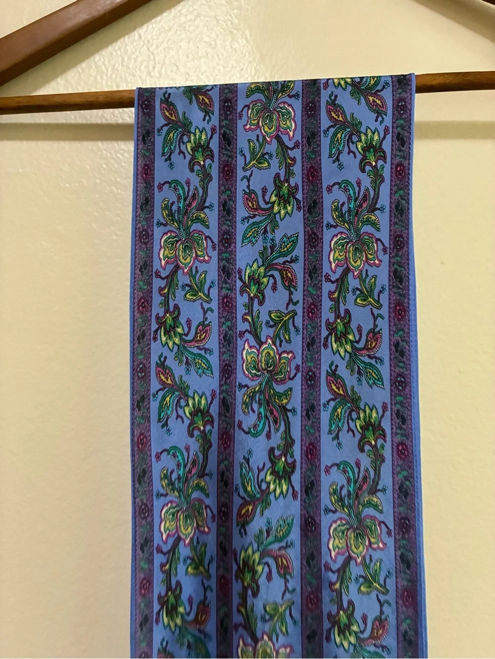 Liz Claiborne lightweight paisley