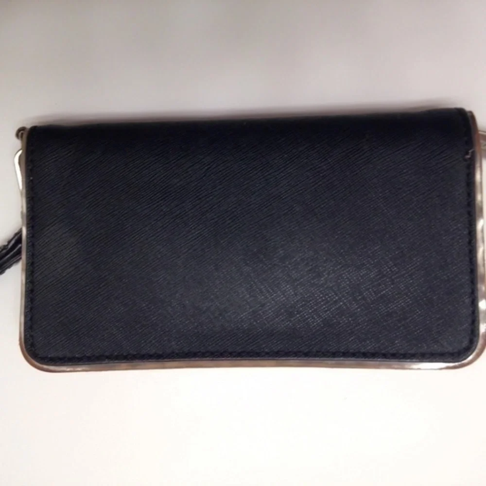 Michael kors black saffiano leather wristlet
