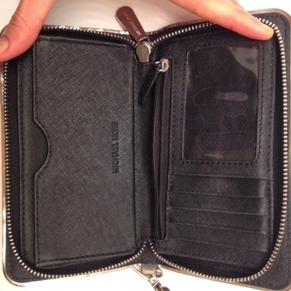 Michael kors black saffiano leather wristlet