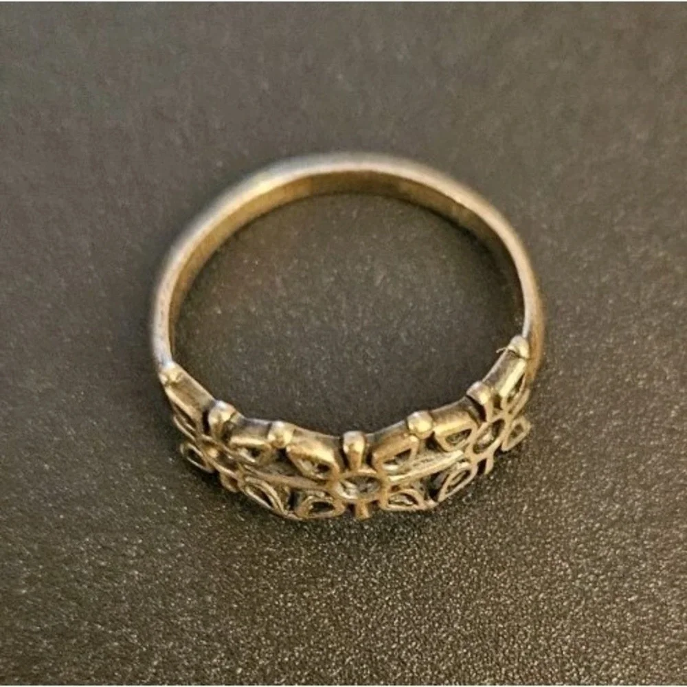 Vintage Ladies Sterling Silver Band / Floral Design (646)