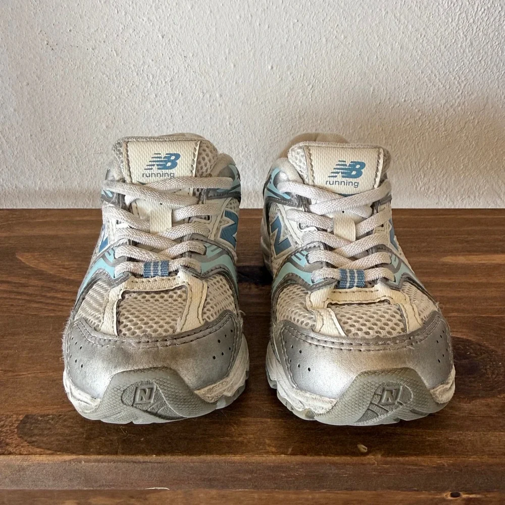 New Balance shows description sneakers