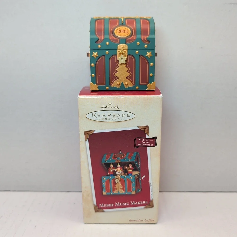 Hallmark Keepsake 2002 Merry Music Makers Wind Up Musical Toy Chest Ornament