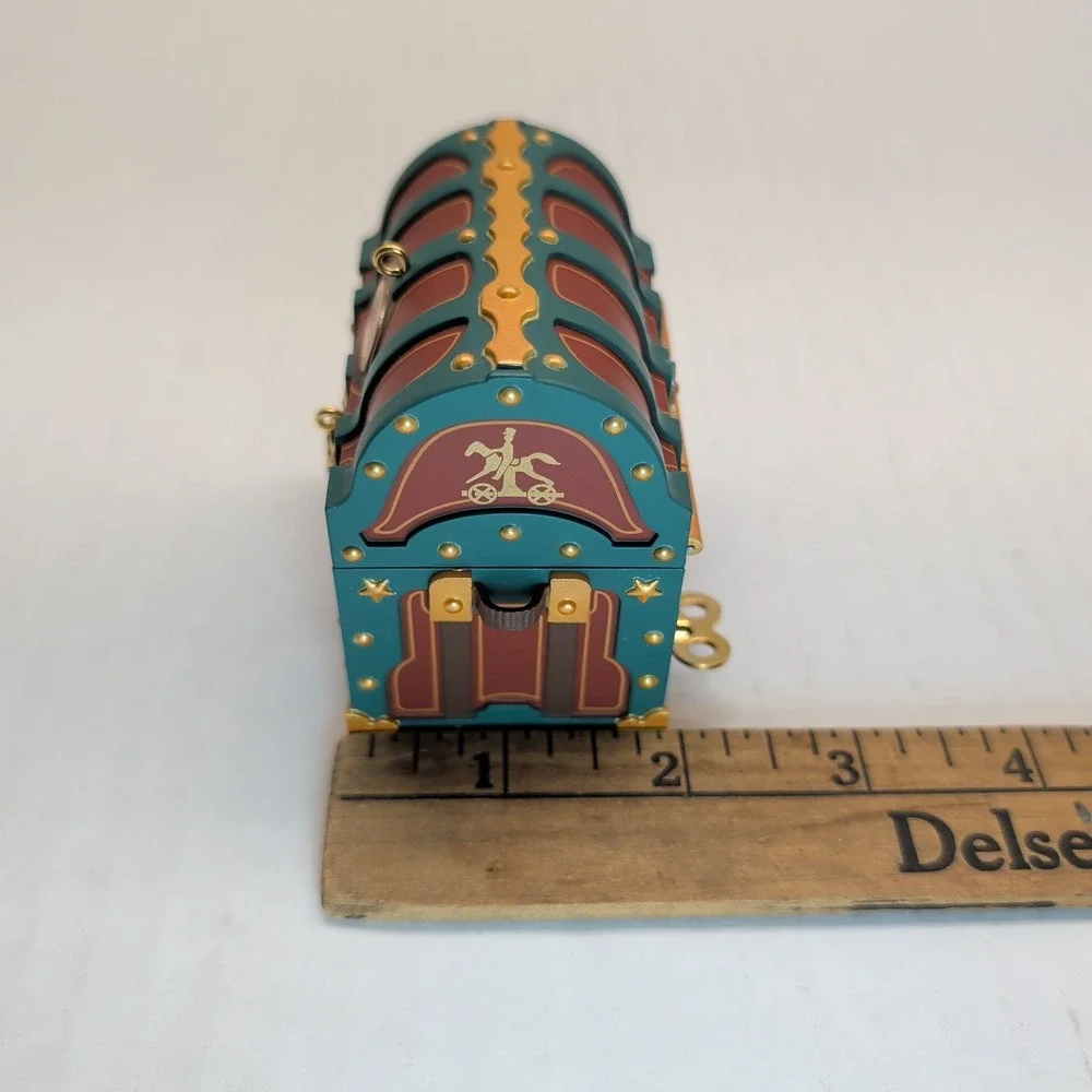 Hallmark Keepsake 2002 Merry Music Makers Wind Up Musical Toy Chest Ornament