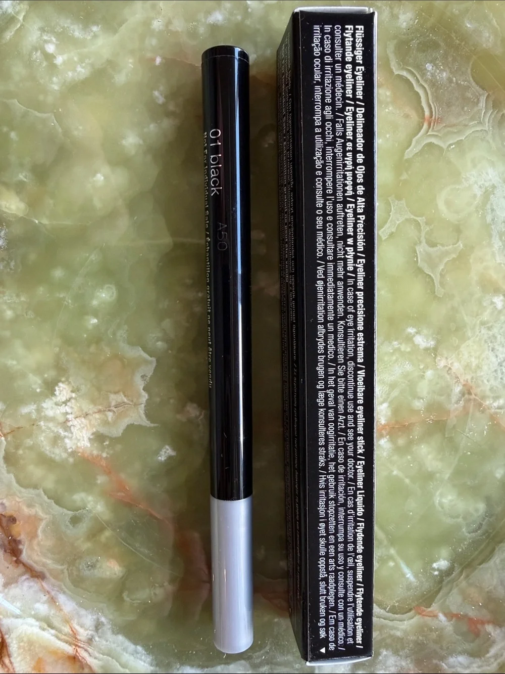 Clinique Pretty Easy Liquid Eyelining Pen - Black 01 - New in Box