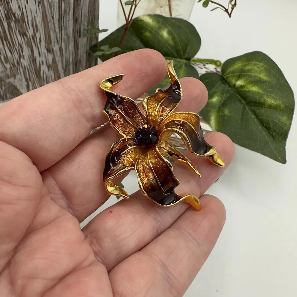 Vintage Enamel Lily Flower Brooch